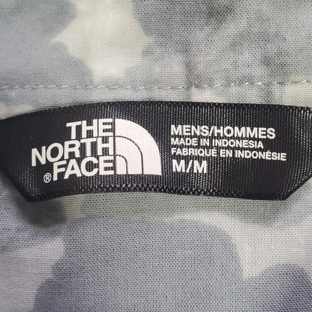 The North Face Camouflage Button Up Shirt Mens M‎ Grey Camo Long Sleeve Gorpcore
